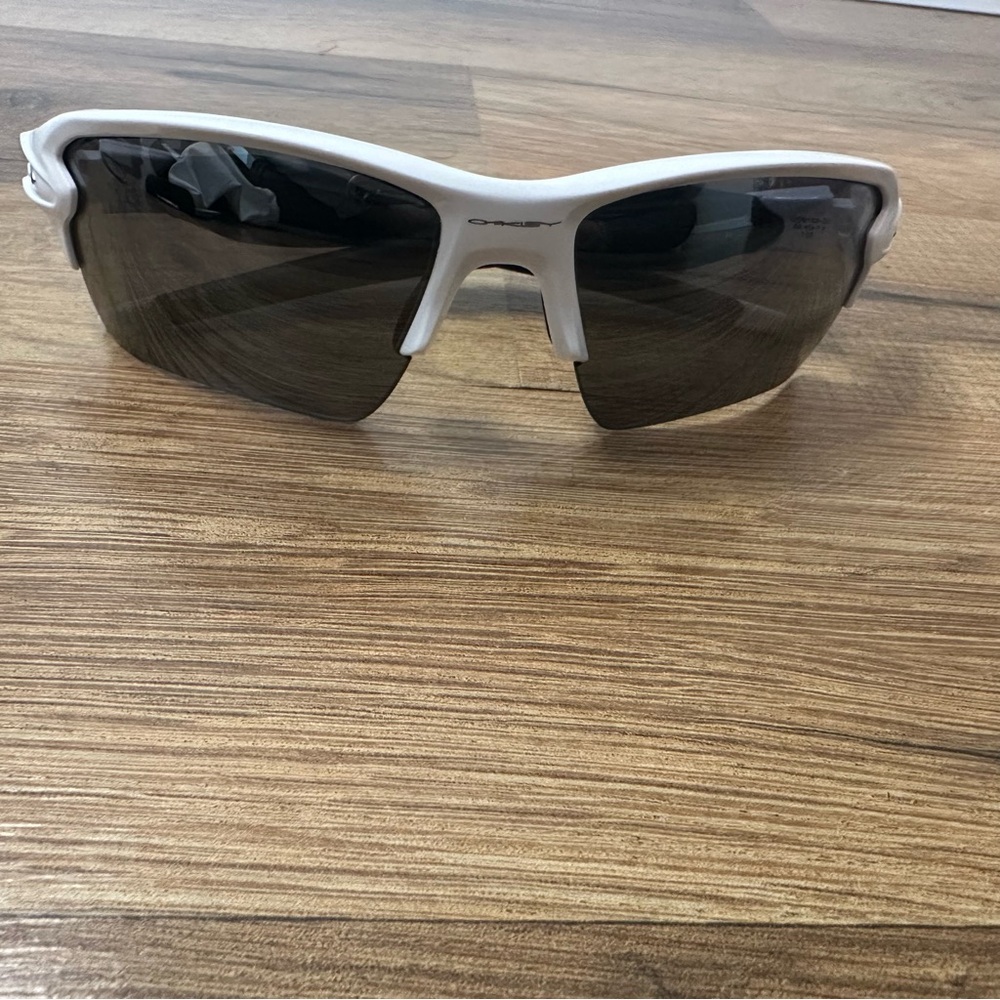 Oakley Flax 2.0 XL Men’s white frame with black lens. Never used